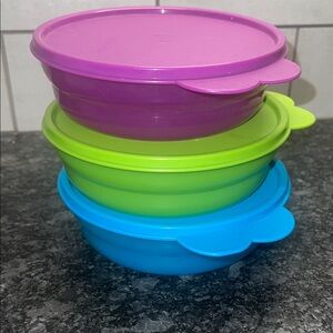 Set of 3 Tupperware covered Colorful microwave Containers. Reheatable